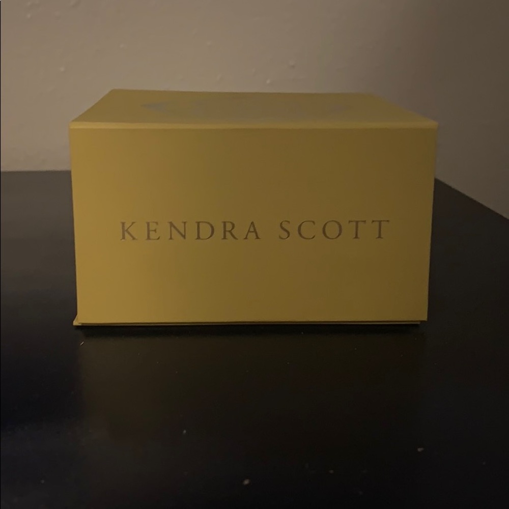 Kendra Scott box holder